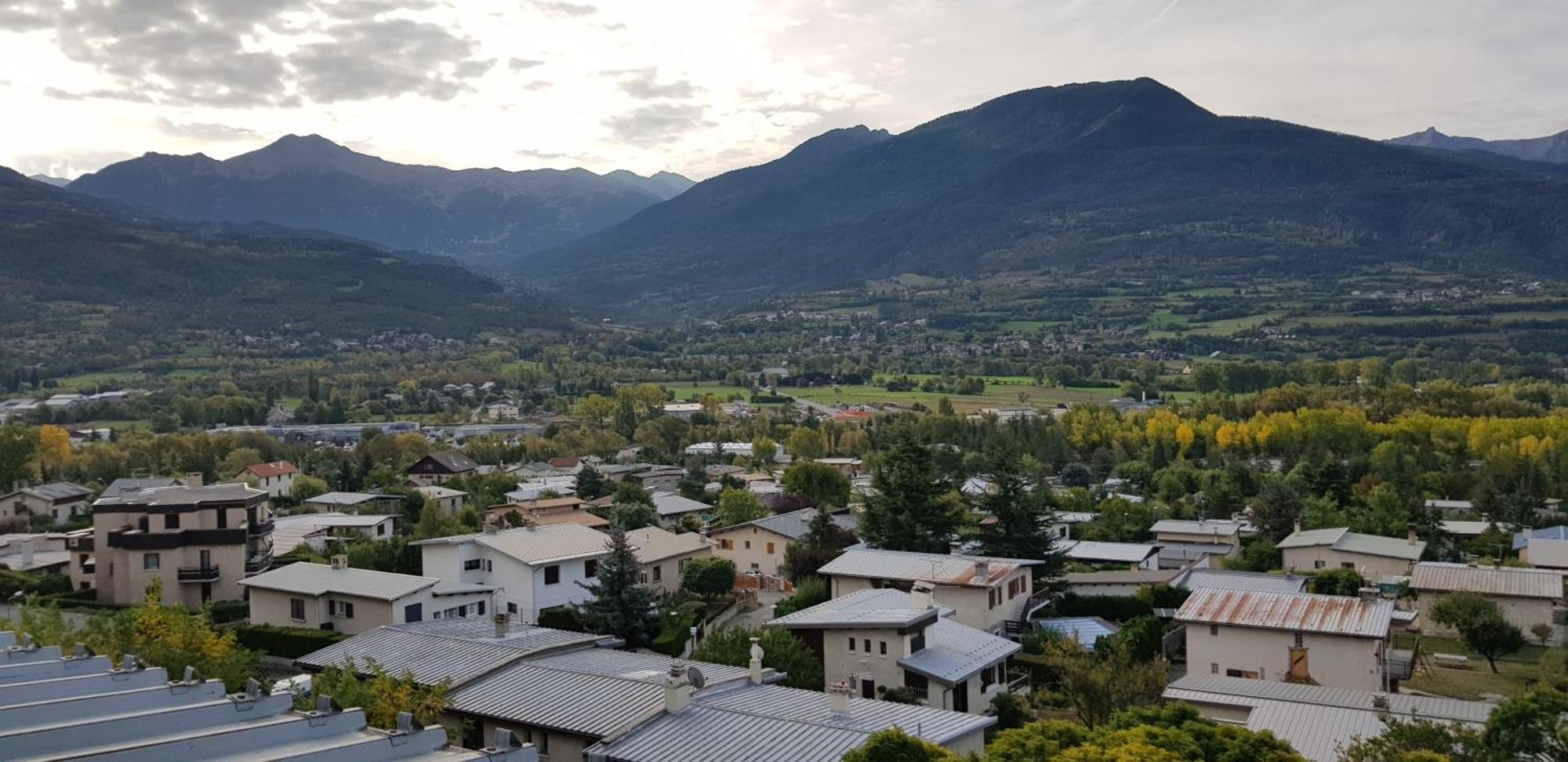 Appartement Plan D'Eau Vue Panoramique Embrun Habitación foto